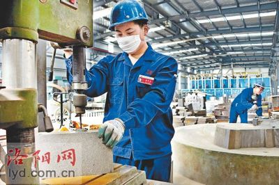 洛陽(yáng)利爾耐火材料公司:研發(fā)新型材料 拓寬市場(chǎng)空間_新聞中心_洛陽(yáng)網(wǎng)