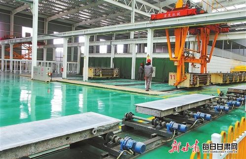 慶陽(yáng)西峰區(qū)正宇鑫達(dá)新型建材加工廠(chǎng)工人有序作業(yè)